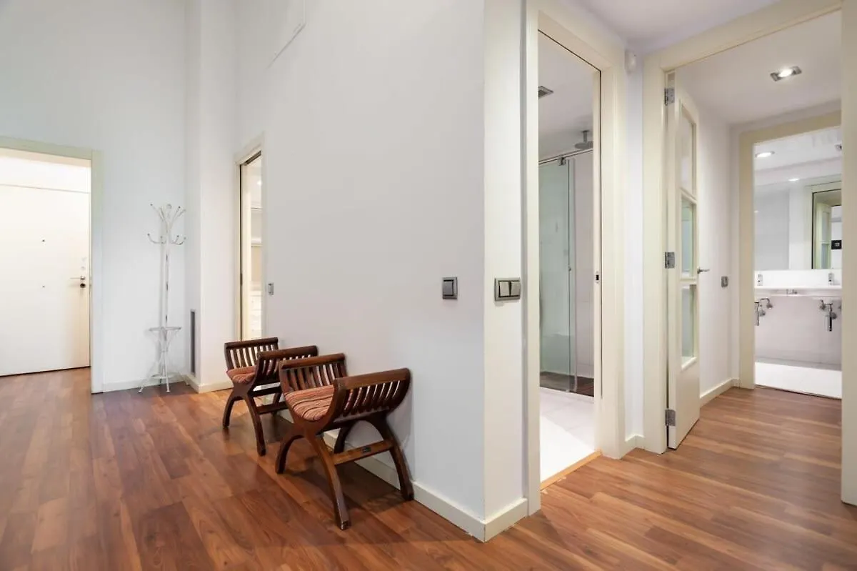 Placa Catalunya 3Bedroom Duplex With Balcony 0*, Barcelona Spain